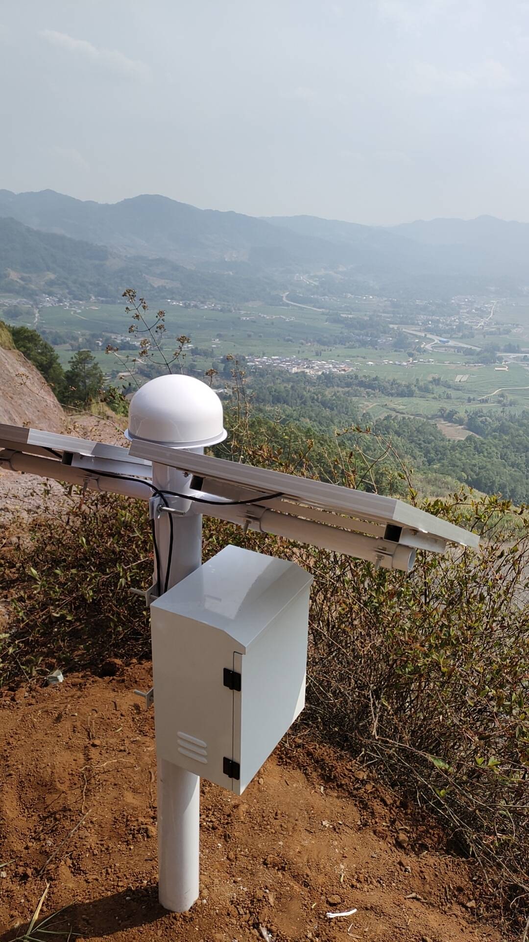 德宏州梁河縣芒東鎮戶那村竹平山采石場位移監測站 (2).jpg