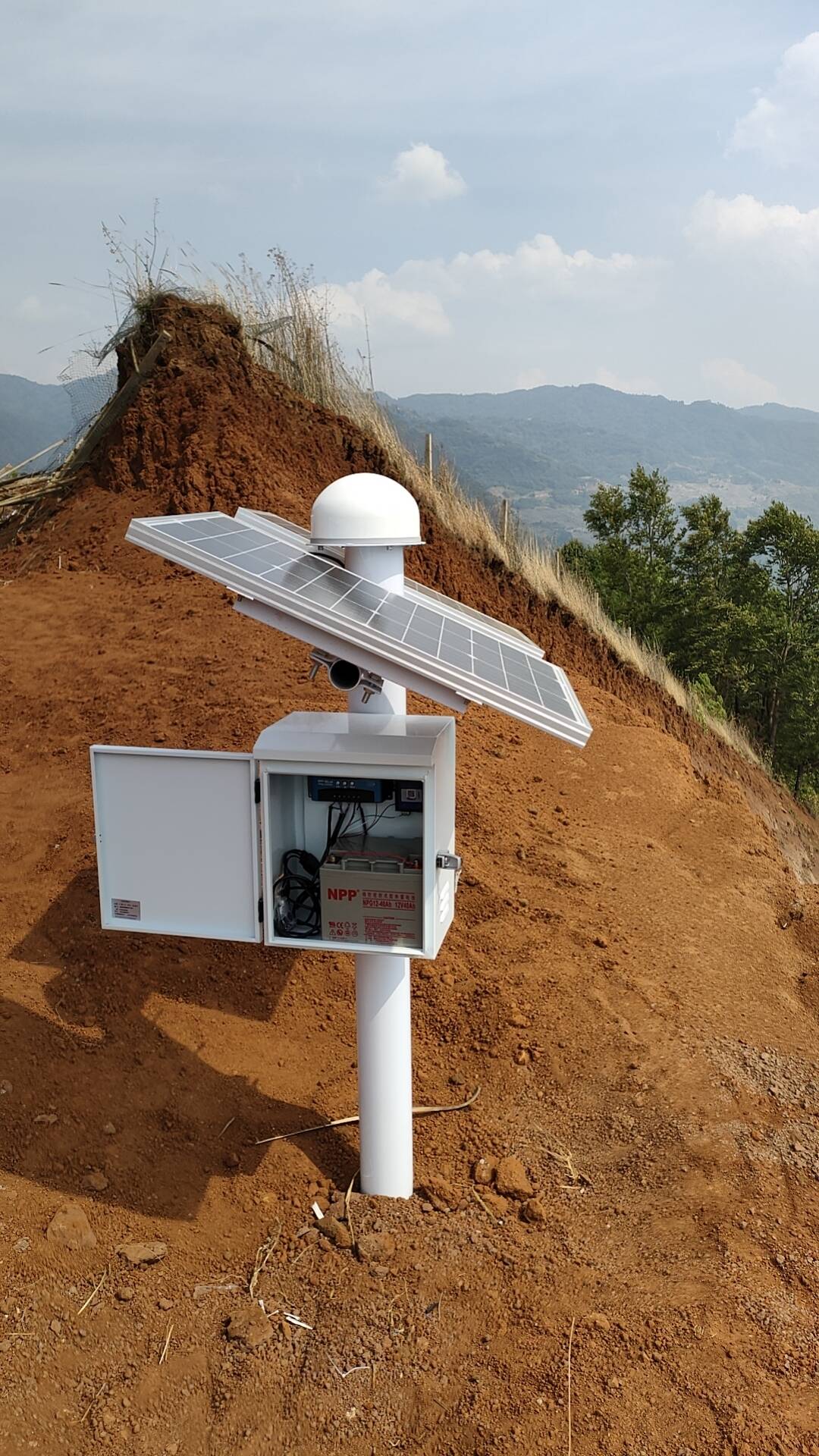 德宏州梁河縣芒東鎮戶那村竹平山采石場位移監測站 (3).jpg